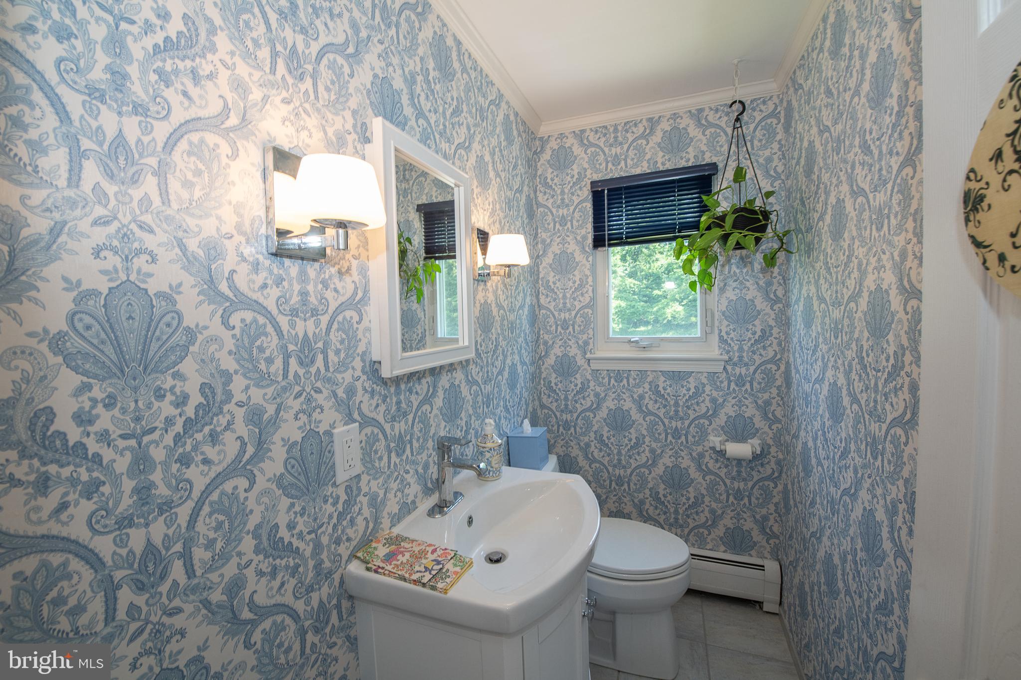612 Barry Drive Springfield, PA 19064 - Photo 25 of 47 Main level powder roomn