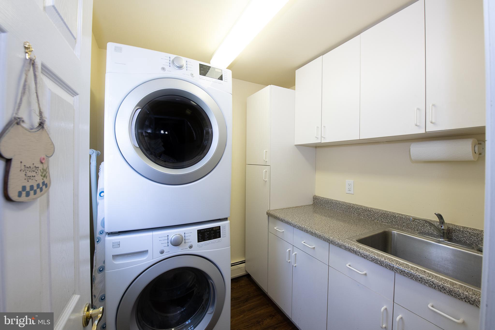 612 Barry Drive Springfield, PA 19064 - Photo 26 of 47 Main level laundry with utility sink and cabinets