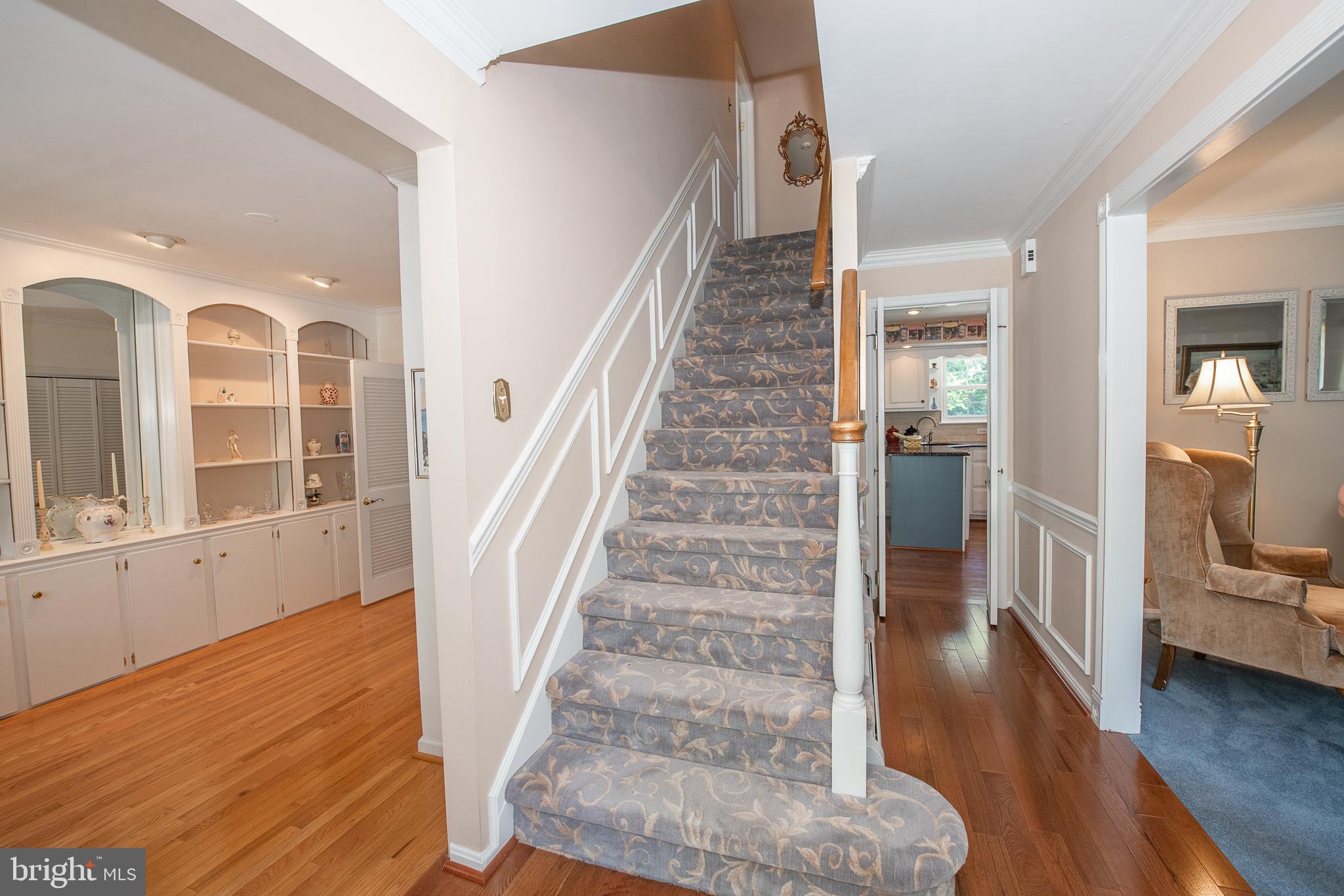 612 Barry Drive Springfield, PA 19064 - Photo 6 of 47 Center hall staircase