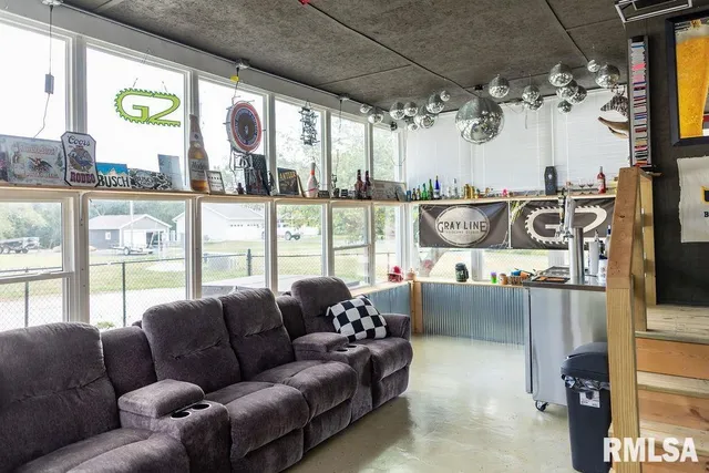 $239,500 | 1100 West Hickory Street, Canton, IL 61520