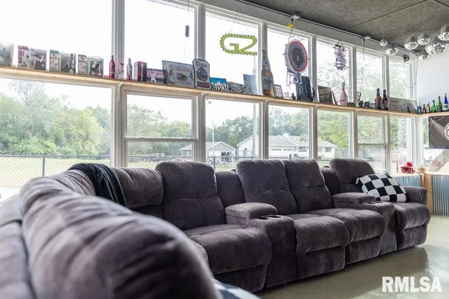 $239,500 | 1100 West Hickory Street, Canton, IL 61520