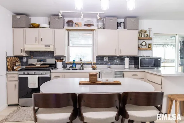 $239,500 | 1100 West Hickory Street, Canton, IL 61520