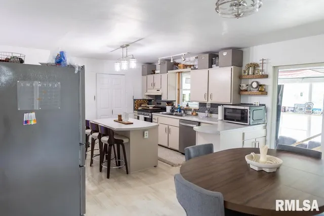 $239,500 | 1100 West Hickory Street, Canton, IL 61520