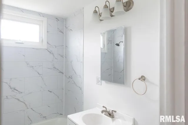 $239,500 | 1100 West Hickory Street, Canton, IL 61520