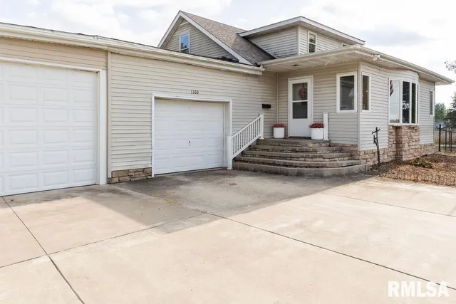 $239,500 | 1100 West Hickory Street, Canton, IL 61520