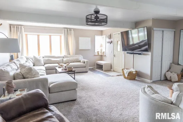 $239,500 | 1100 West Hickory Street, Canton, IL 61520