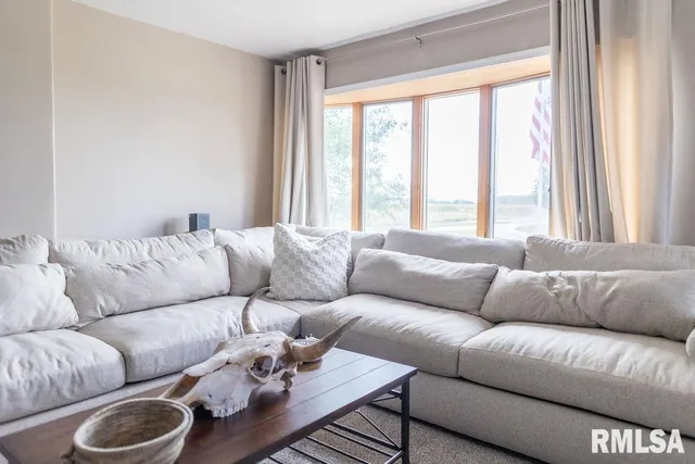 $239,500 | 1100 West Hickory Street, Canton, IL 61520