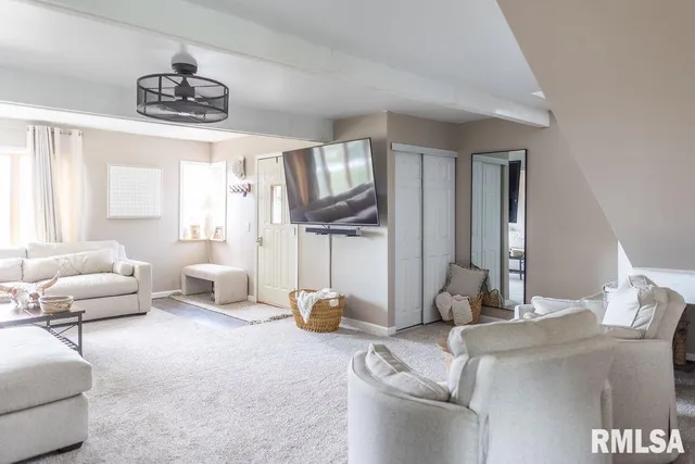 $239,500 | 1100 West Hickory Street, Canton, IL 61520