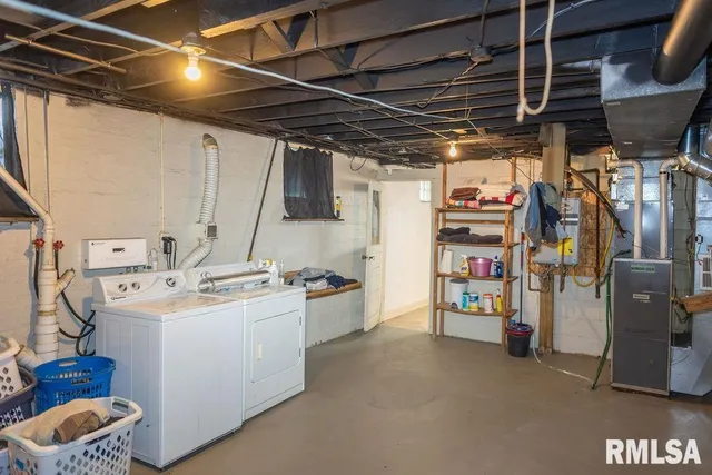 $239,500 | 1100 West Hickory Street, Canton, IL 61520