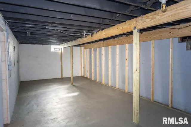 $239,500 | 1100 West Hickory Street, Canton, IL 61520