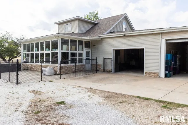 $239,500 | 1100 West Hickory Street, Canton, IL 61520