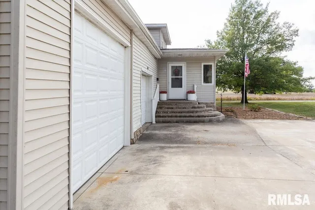 $239,500 | 1100 West Hickory Street, Canton, IL 61520