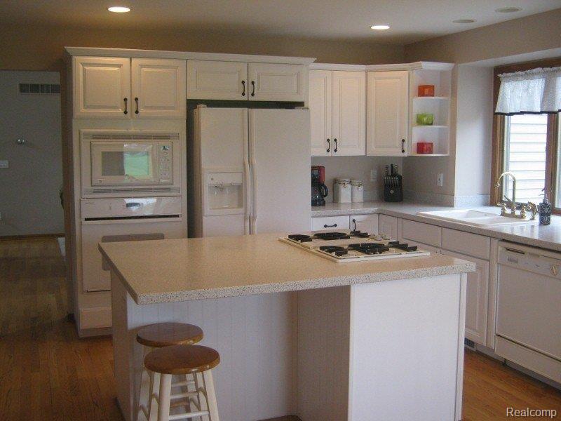 5330 Baldwin Road Oxford, MI 48371 - Photo 4 of 23 kitchen island