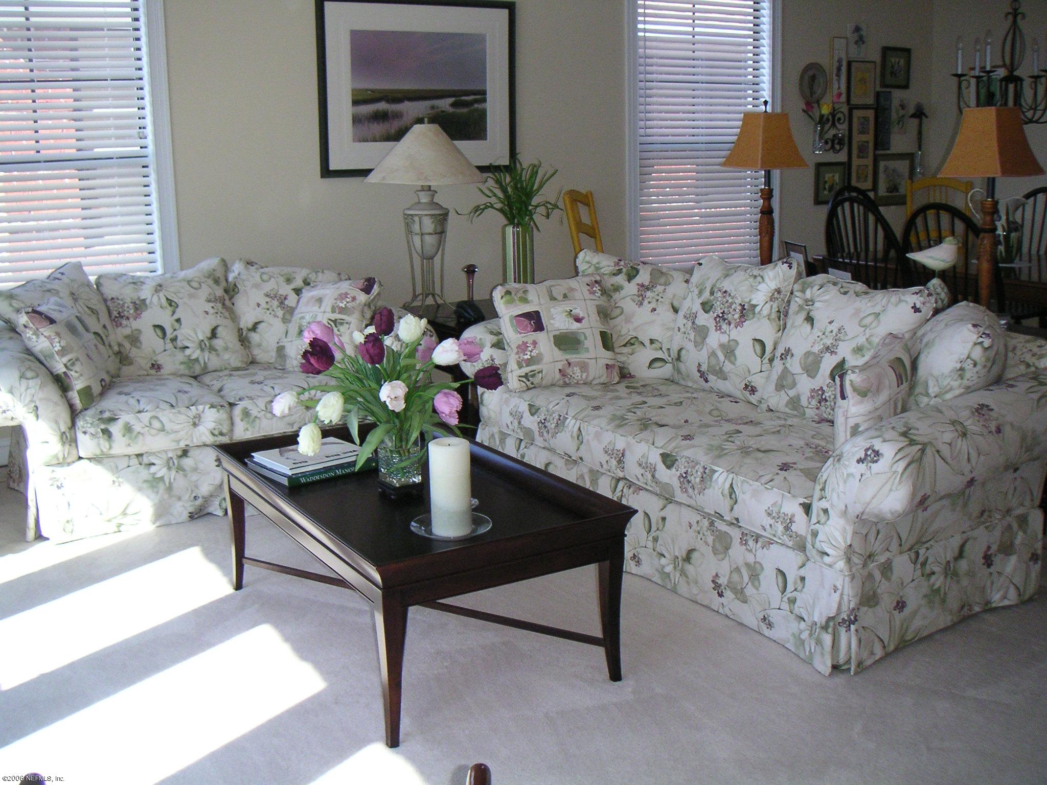 1724 River Road Jacksonville, FL 32207 - Photo 8 of 10 Living room