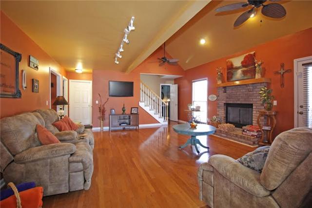 1402 Greer Road Goodlettsville, TN 37072 - Photo 3 of 13 Have a seat!!