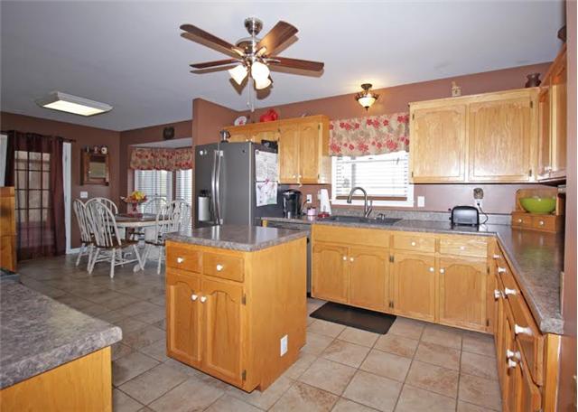 1402 Greer Road Goodlettsville, TN 37072 - Photo 4 of 13 Whats for supper!! Plenty of room to prepare and enjoy!!