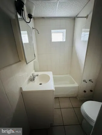 $795 | 2037 North 8th Street, Unit 2R, Philadelphia, PA 19122