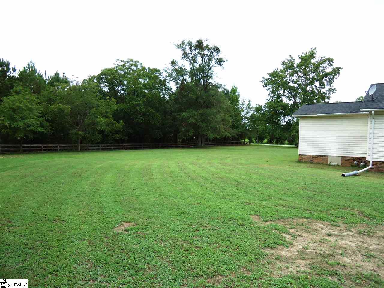 452 Metric Road Laurens, SC 29360 - Photo 4 of 15 Gallery Image 4