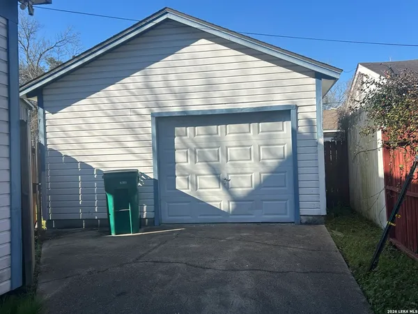 $89,900 | 1004 Cherry, Orange, TX 77630