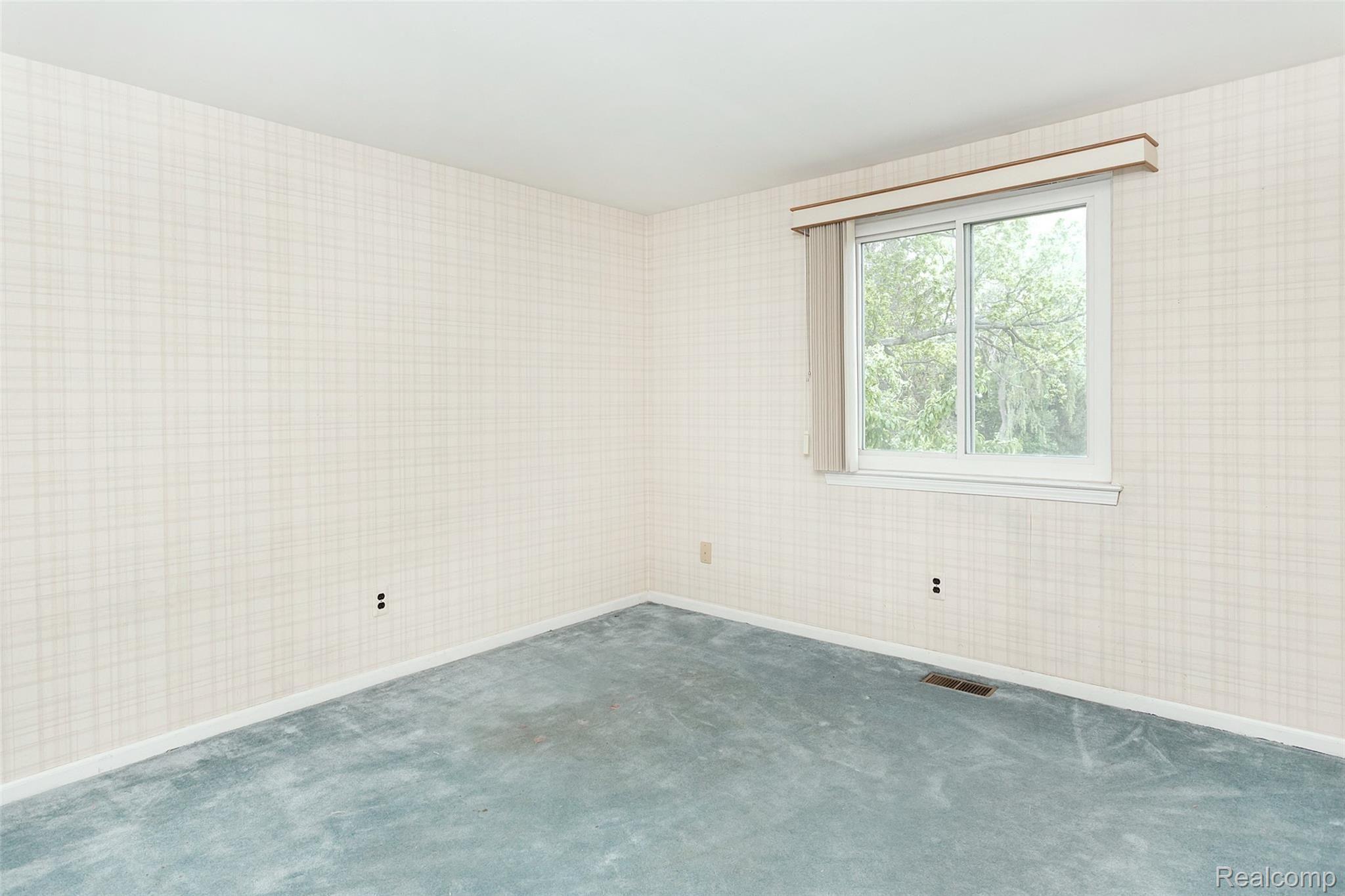 2833 Chancery Court Rochester, MI 48306 - Photo 19 of 38 Bedroom 2