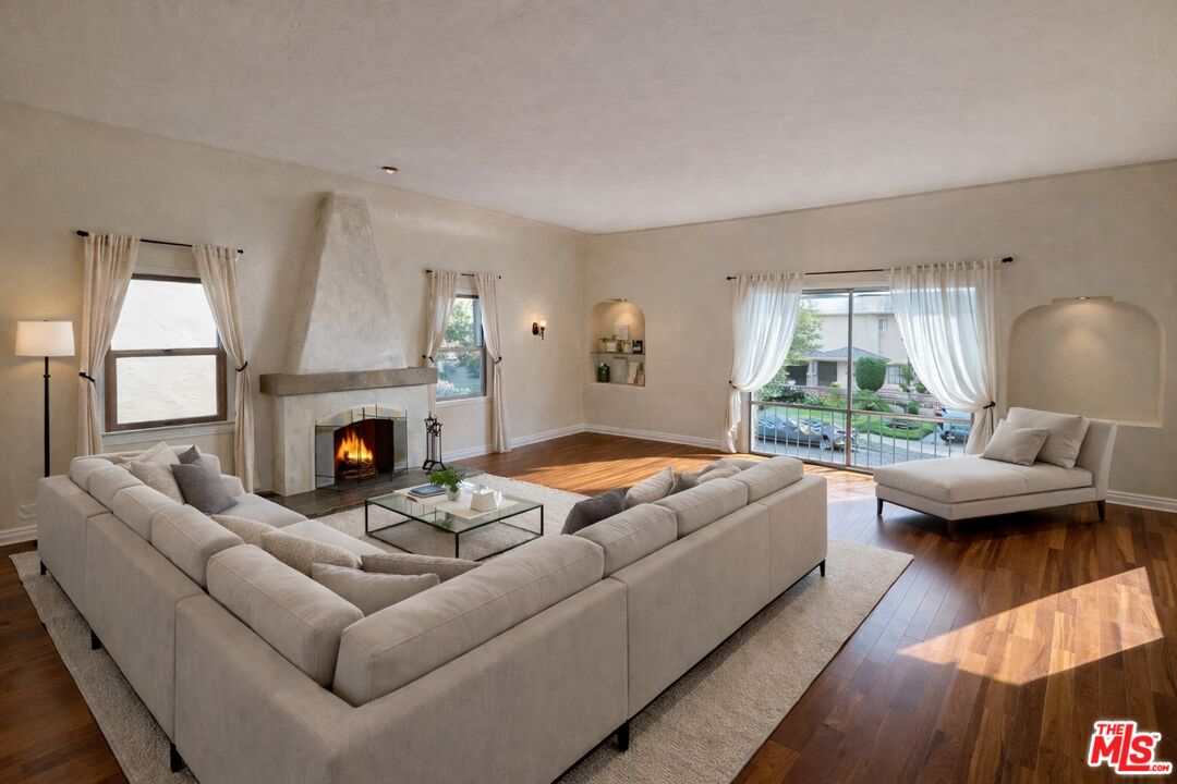 1227 Ridgeley Drive, Unit UPPER) Los Angeles, CA 90019 - Photo 1 of 54