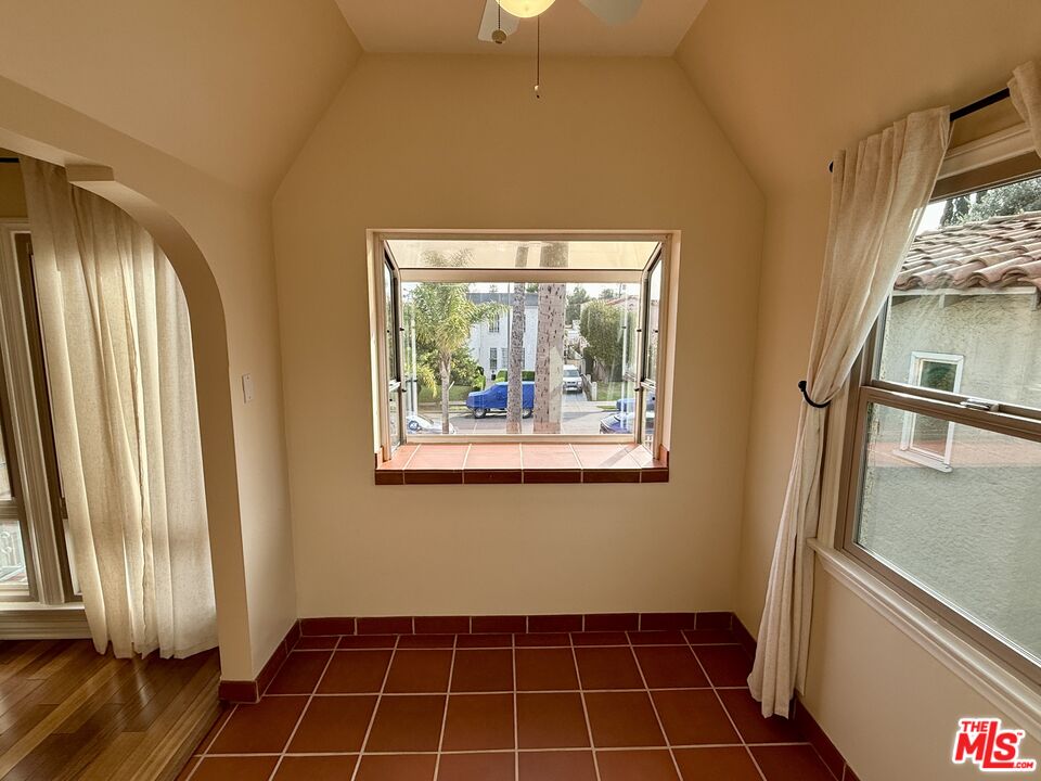 1227 Ridgeley Drive, Unit UPPER) Los Angeles, CA 90019 - Photo 15 of 54