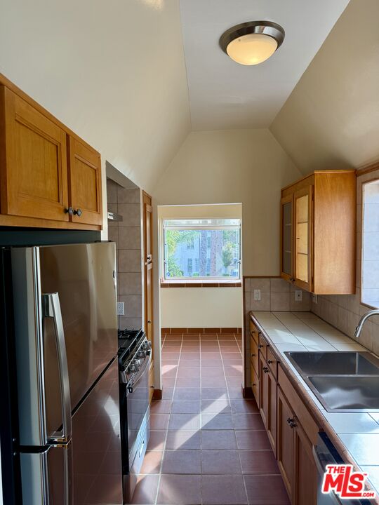 1227 Ridgeley Drive, Unit UPPER) Los Angeles, CA 90019 - Photo 17 of 54