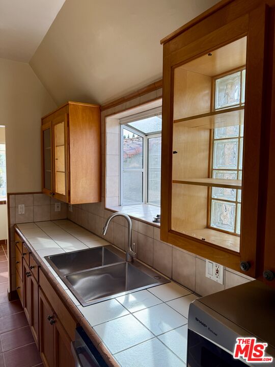 1227 Ridgeley Drive, Unit UPPER) Los Angeles, CA 90019 - Photo 19 of 54