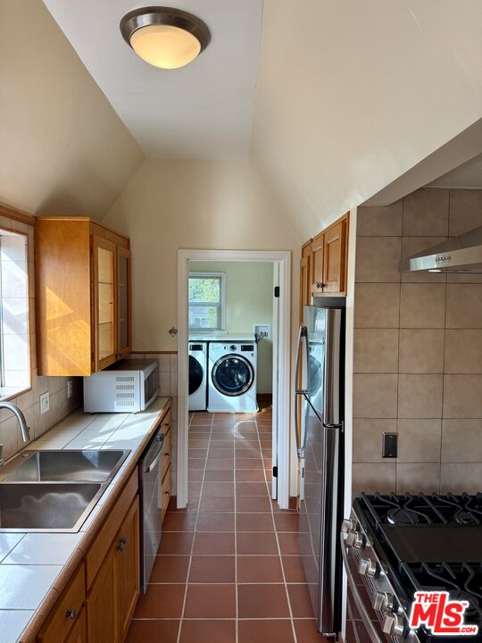 1227 Ridgeley Drive, Unit UPPER) Los Angeles, CA 90019 - Photo 20 of 54