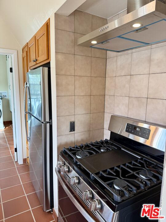 1227 Ridgeley Drive, Unit UPPER) Los Angeles, CA 90019 - Photo 21 of 54