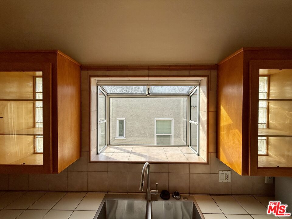 1227 Ridgeley Drive, Unit UPPER) Los Angeles, CA 90019 - Photo 22 of 54