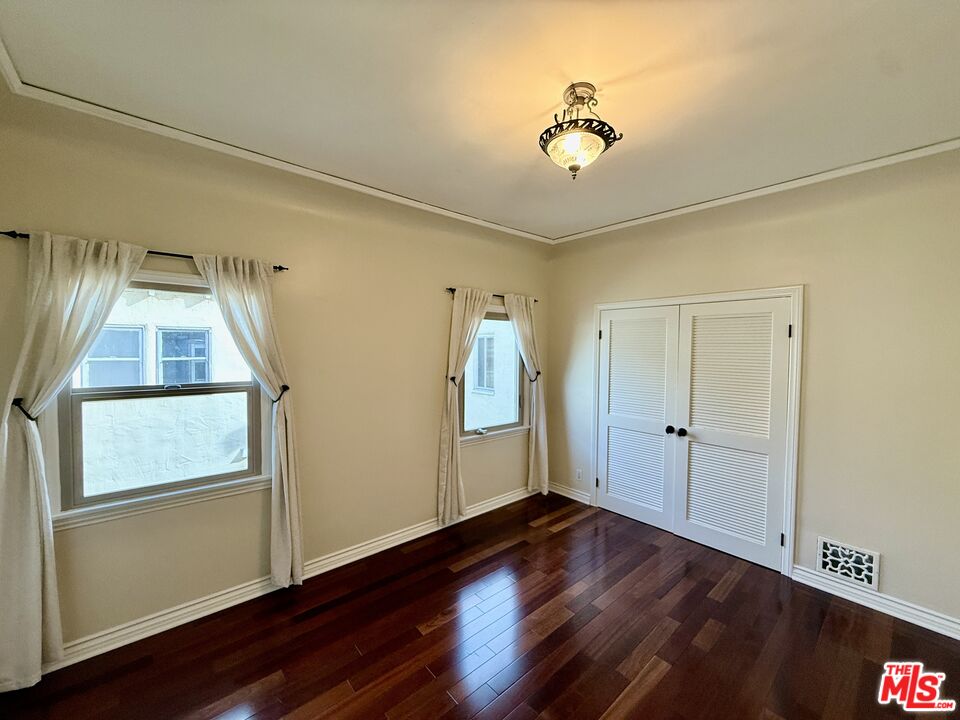 1227 Ridgeley Drive, Unit UPPER) Los Angeles, CA 90019 - Photo 30 of 54