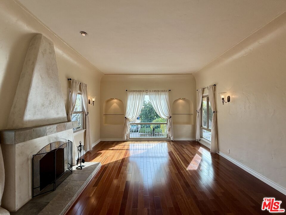 1227 Ridgeley Drive, Unit UPPER) Los Angeles, CA 90019 - Photo 3 of 54