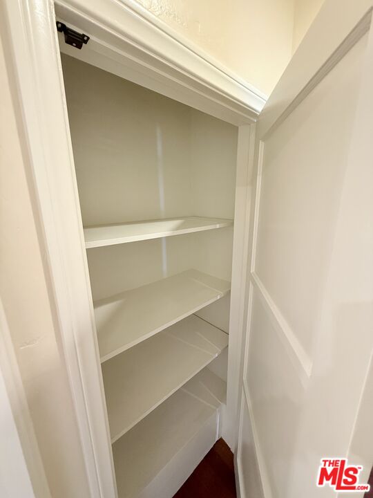 1227 Ridgeley Drive, Unit UPPER) Los Angeles, CA 90019 - Photo 33 of 54