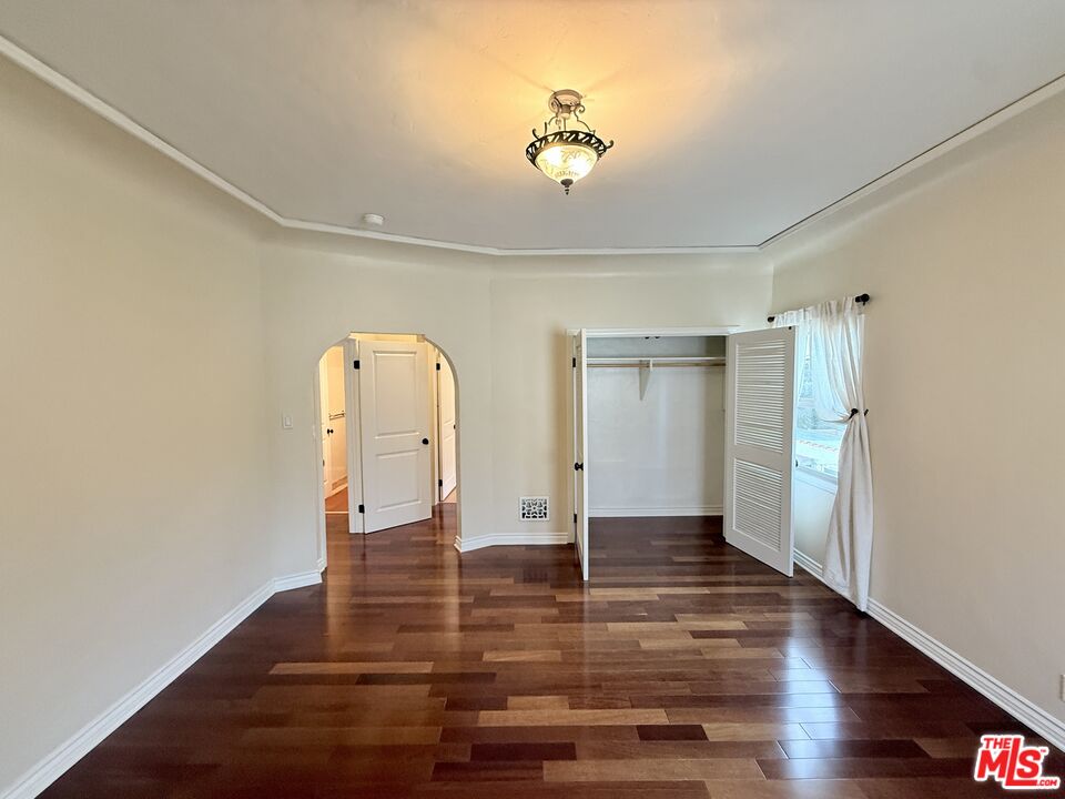 1227 Ridgeley Drive, Unit UPPER) Los Angeles, CA 90019 - Photo 37 of 54