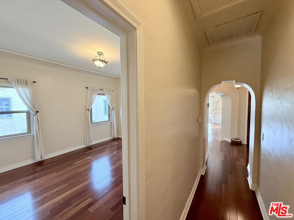 1227 Ridgeley Drive, Unit UPPER) Los Angeles, CA 90019 - Photo 38 of 54