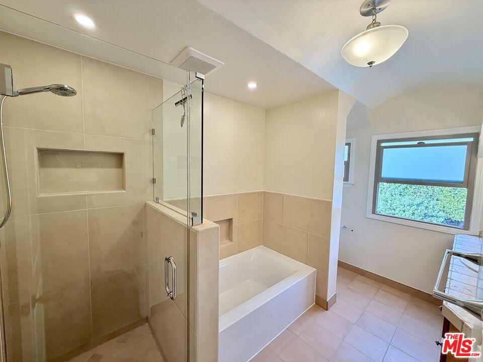 1227 Ridgeley Drive, Unit UPPER) Los Angeles, CA 90019 - Photo 39 of 54