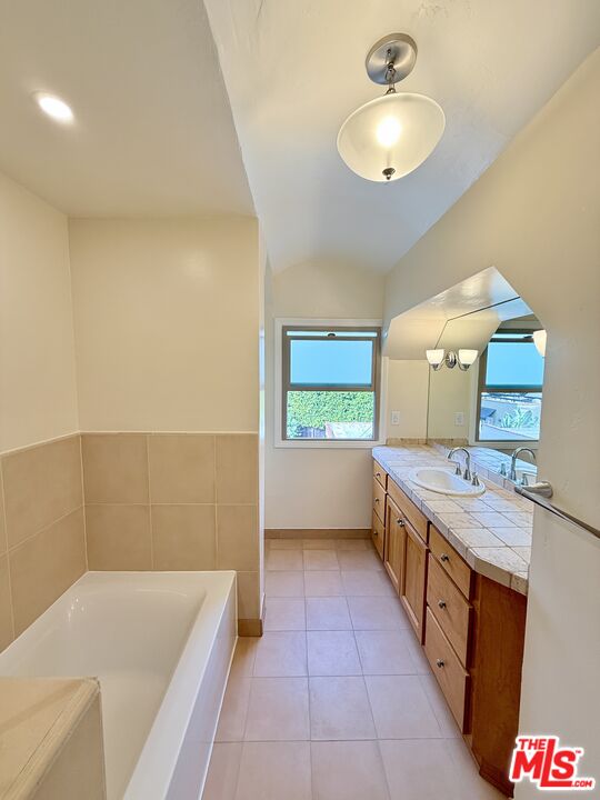 1227 Ridgeley Drive, Unit UPPER) Los Angeles, CA 90019 - Photo 40 of 54