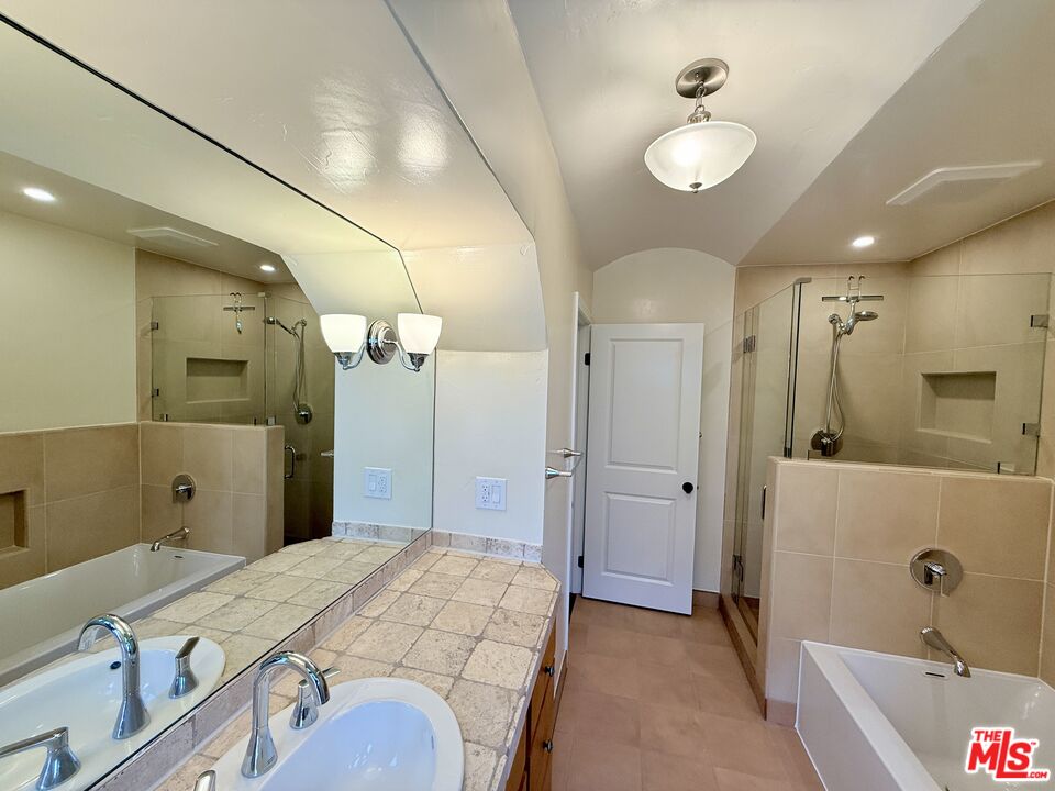 1227 Ridgeley Drive, Unit UPPER) Los Angeles, CA 90019 - Photo 42 of 54