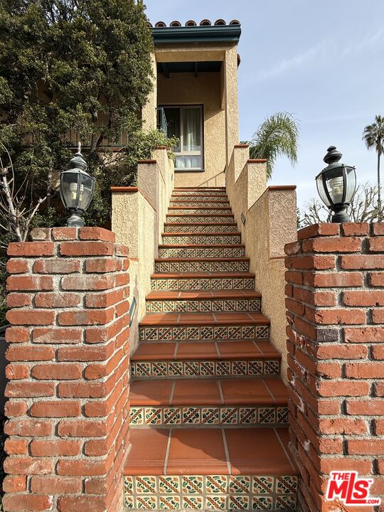 1227 Ridgeley Drive, Unit UPPER) Los Angeles, CA 90019 - Photo 48 of 54