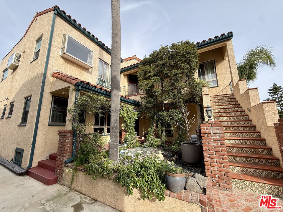 1227 Ridgeley Drive, Unit UPPER) Los Angeles, CA 90019 - Photo 49 of 54