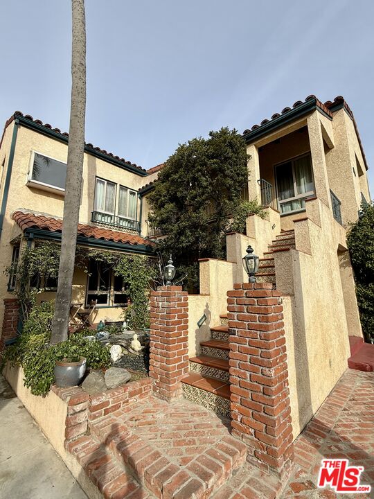 1227 Ridgeley Drive, Unit UPPER) Los Angeles, CA 90019 - Photo 50 of 54