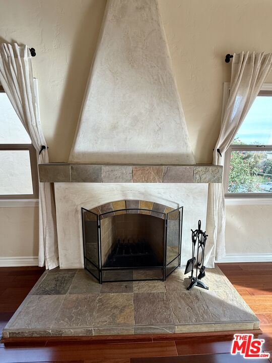 1227 Ridgeley Drive, Unit UPPER) Los Angeles, CA 90019 - Photo 5 of 54