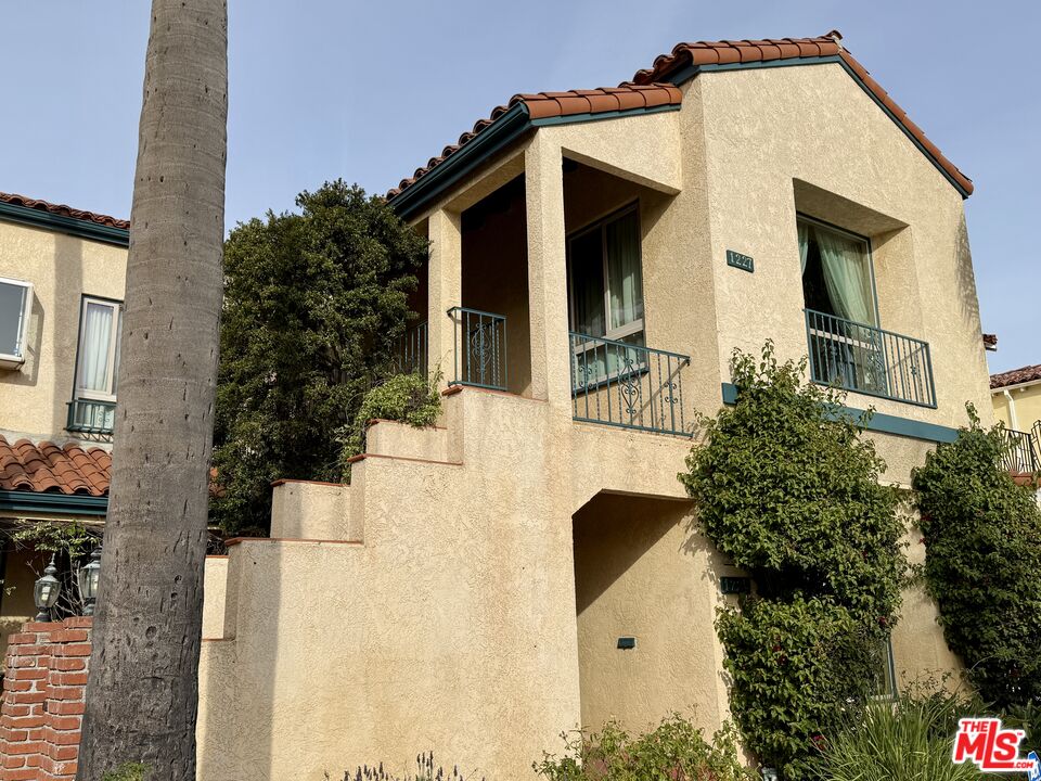 1227 Ridgeley Drive, Unit UPPER) Los Angeles, CA 90019 - Photo 51 of 54