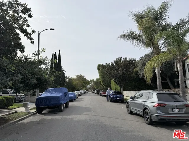 $4,195 | 1227 Ridgeley Drive, Unit UPPER), Los Angeles, CA 90019