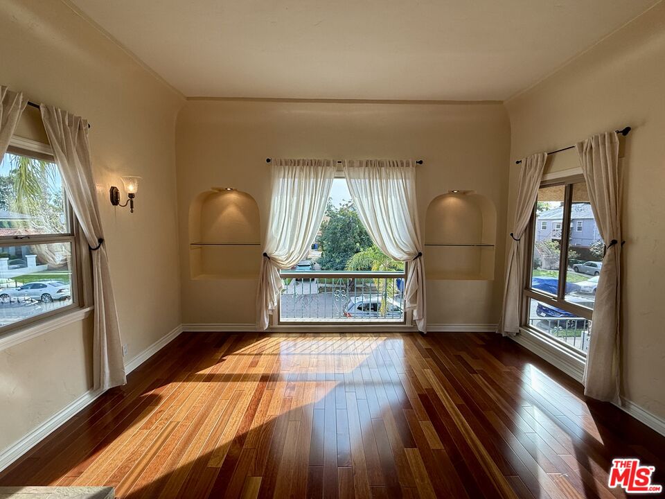 1227 Ridgeley Drive, Unit UPPER) Los Angeles, CA 90019 - Photo 6 of 54