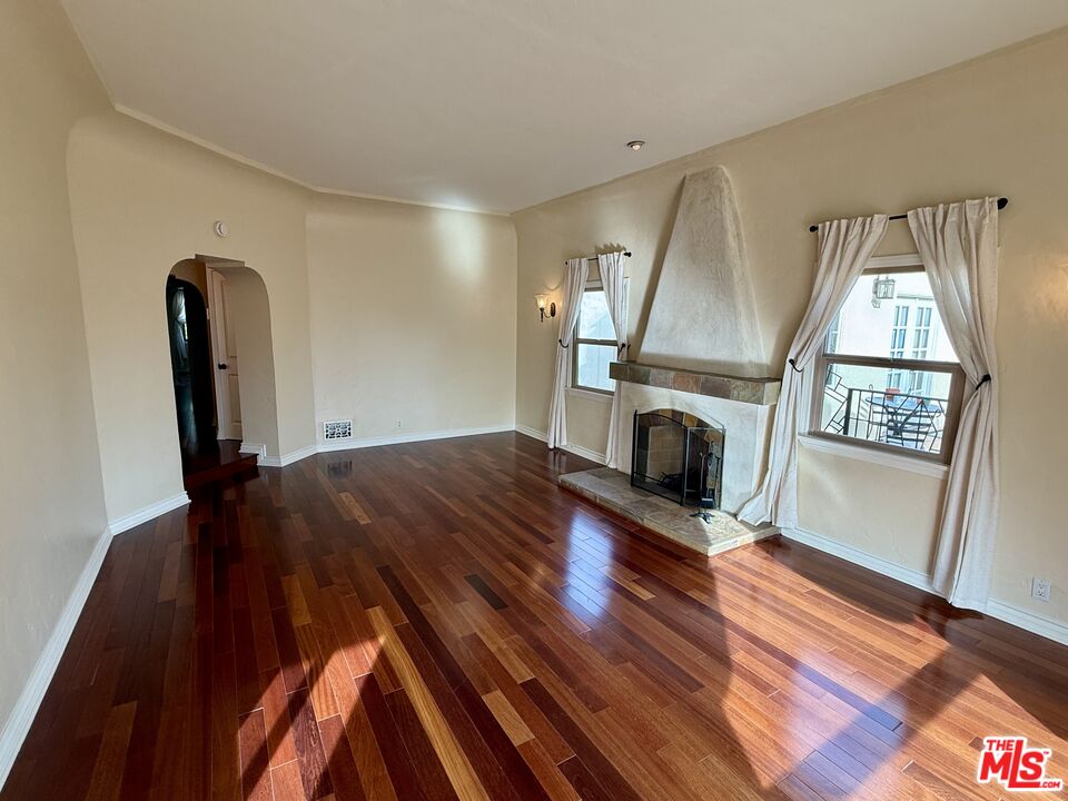 1227 Ridgeley Drive, Unit UPPER) Los Angeles, CA 90019 - Photo 8 of 54