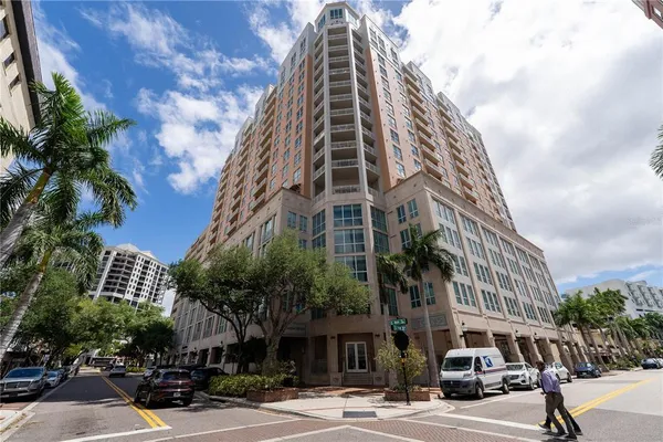 $2,950 | 1350 Main Street, Unit 200, Sarasota, FL 34236