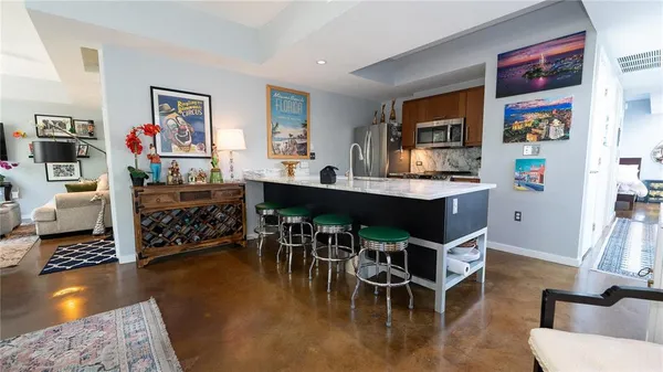$2,950 | 1350 Main Street, Unit 200, Sarasota, FL 34236