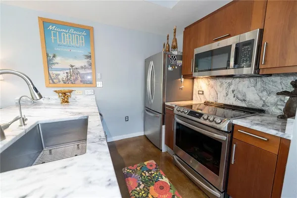 $2,950 | 1350 Main Street, Unit 200, Sarasota, FL 34236